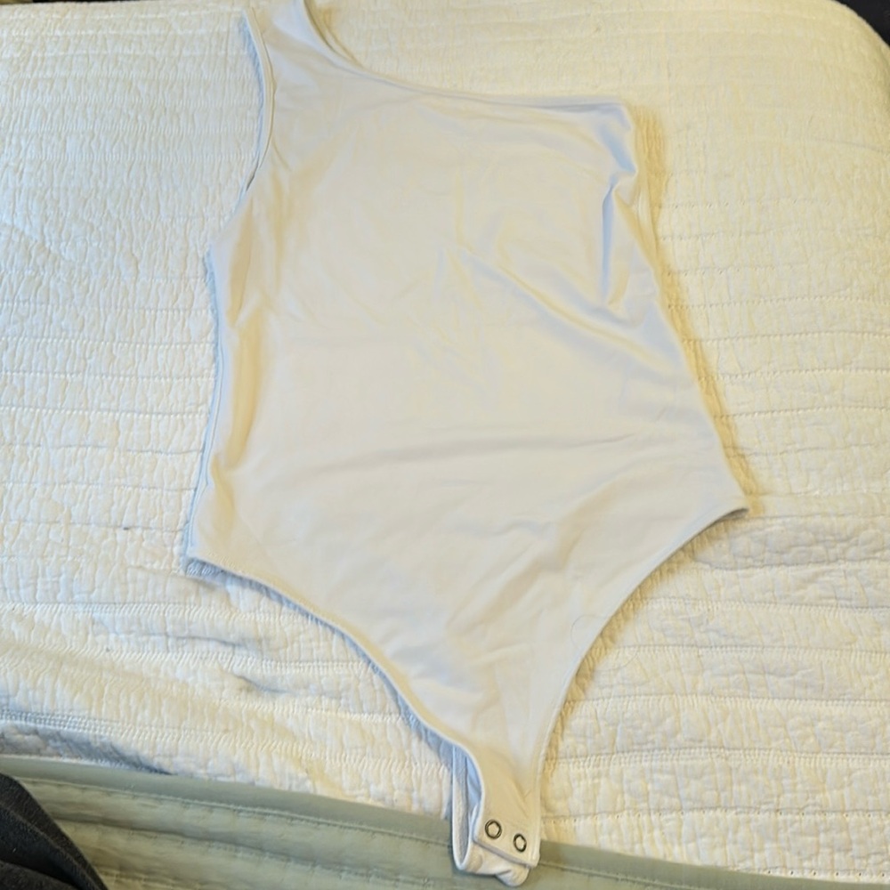 Abercrombie & Fitch one shoulder white body suit
